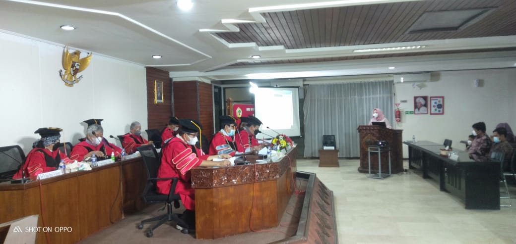 Ujian Terbuka Francis Maryanne P. Fakultas Hukum Untag Surabaya