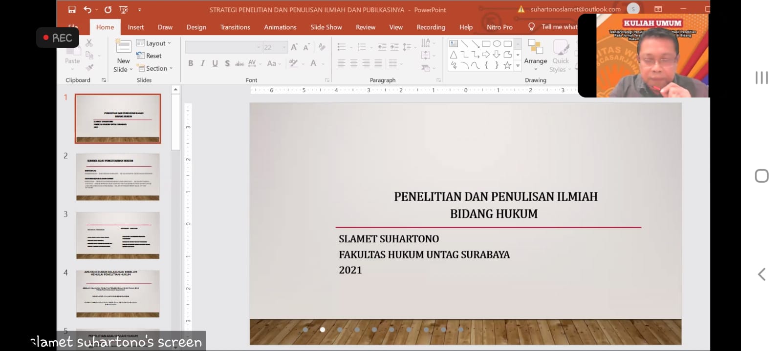 Dekan FH Untag Surabaya Slamet Suhartono mengisi Materi Teknik/Strategis Penulisan